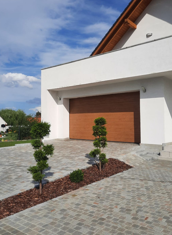 Strzelin Signature - podjazd z granitu